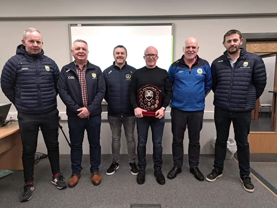 Brian Shanahan (manager of the U15 Feile winning team) is pictured with the Kerry Coiste na nOg Club of the Year trophy.  Also in the picture, Mark Reale (Coach U15s), Martin Sheehy (Chairperson Kerry